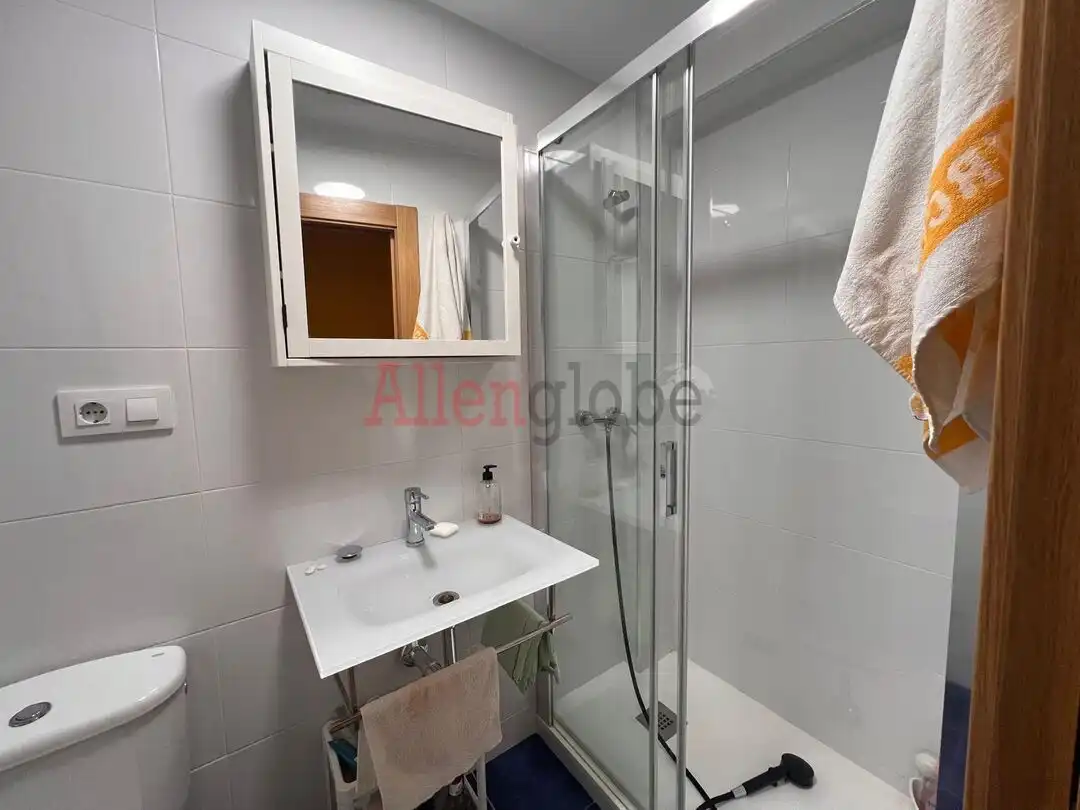 Baño de Apartamento en venta en Oviedo  con Calefacción