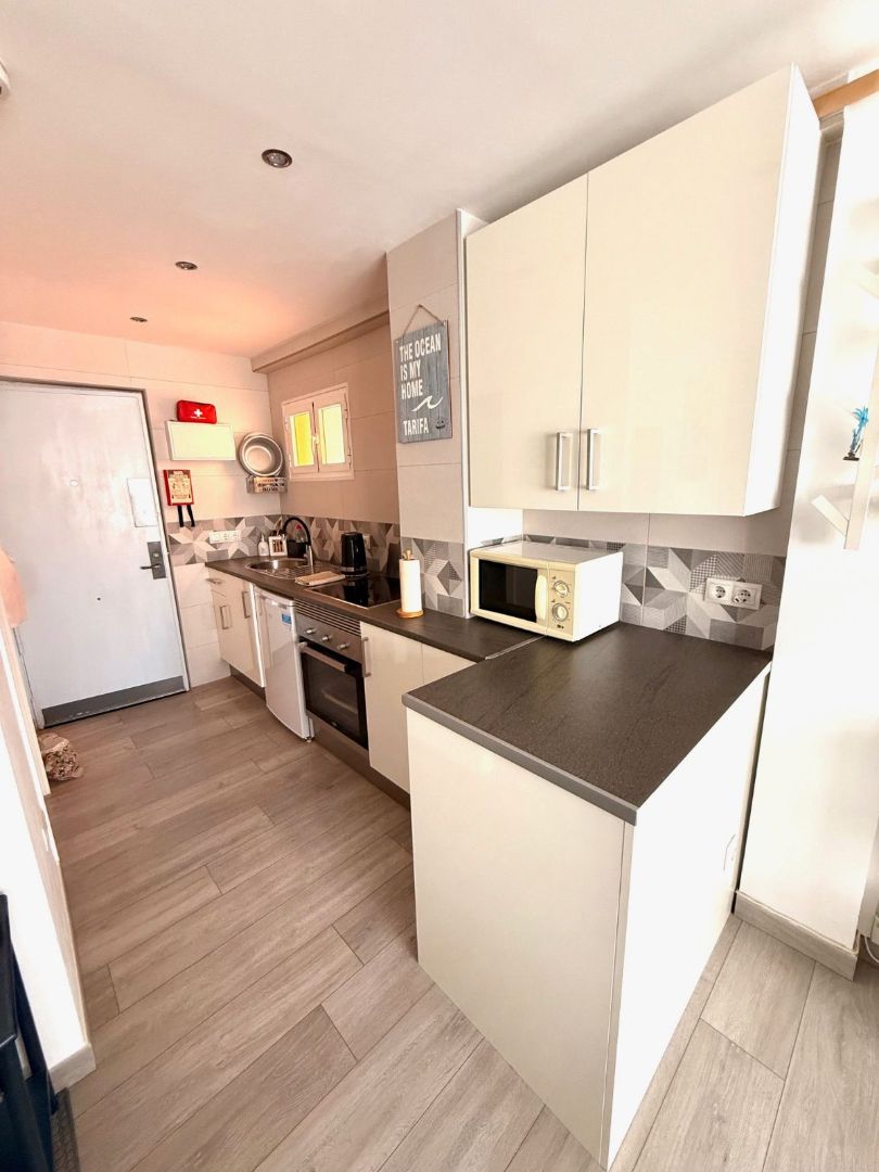 Cocina de Estudio de alquiler en Benalmádena con Aire acondicionado, Amueblado y Horno