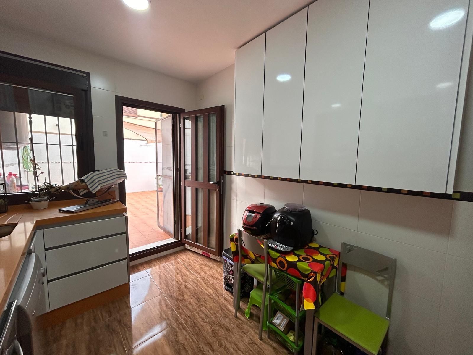 Cuina de Casa adosada en venda en Los Alcázares amb Aire condicionat, Calefacció i Jardí privat