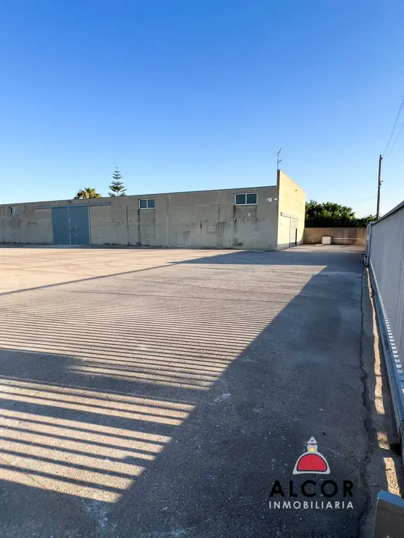 Vista exterior de Nave industrial en venta en Benicarló