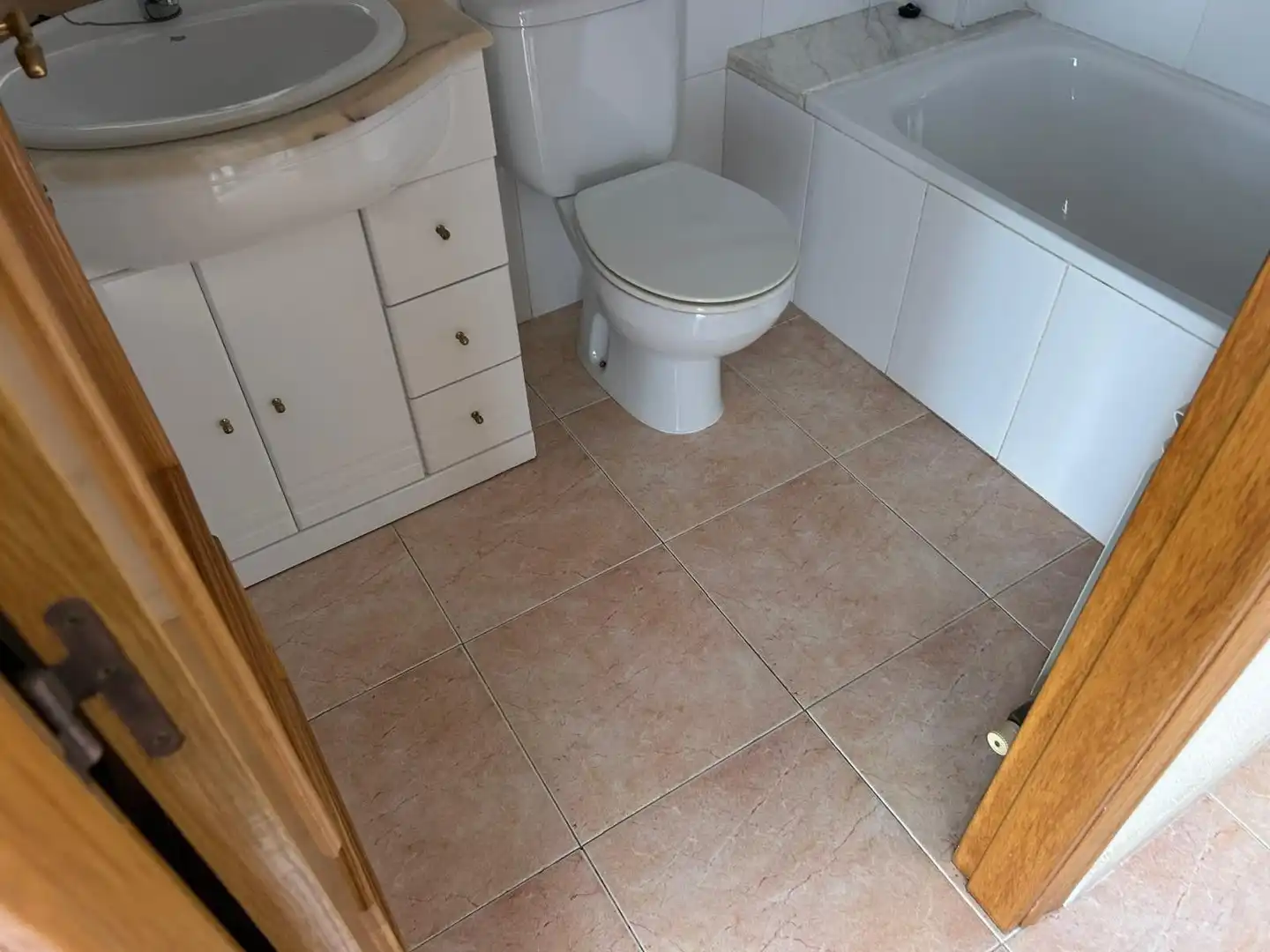 Bany de Casa adosada en venda en Vilanova i la Geltrú amb Calefacció i Jardí privat