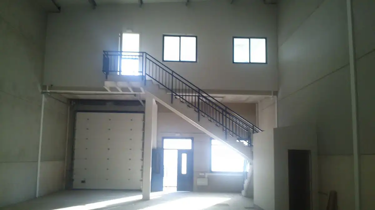 Nau industrial de lloguer a Valencina de la Concepción