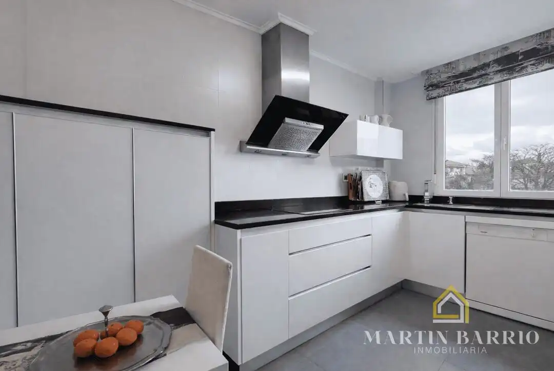 Cocina de Piso en venta en Getxo  con Aire acondicionado, Calefacción y Jardín privado