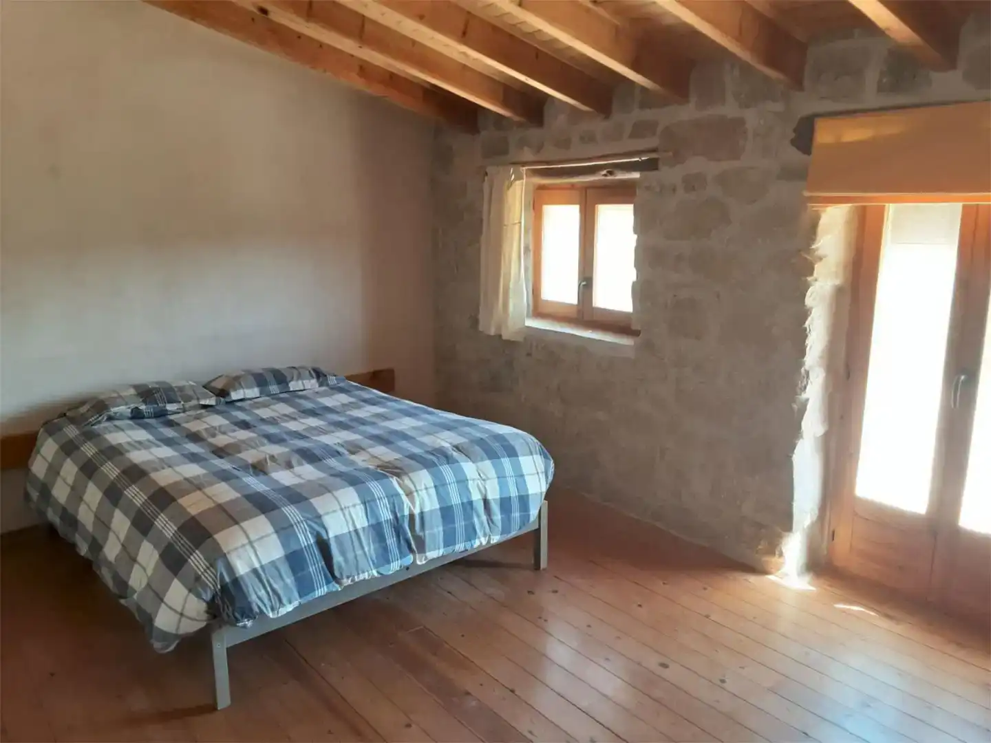 Schlafzimmer von Country house zum Verkauf in Caspe mit Schwimmbad und Balkon