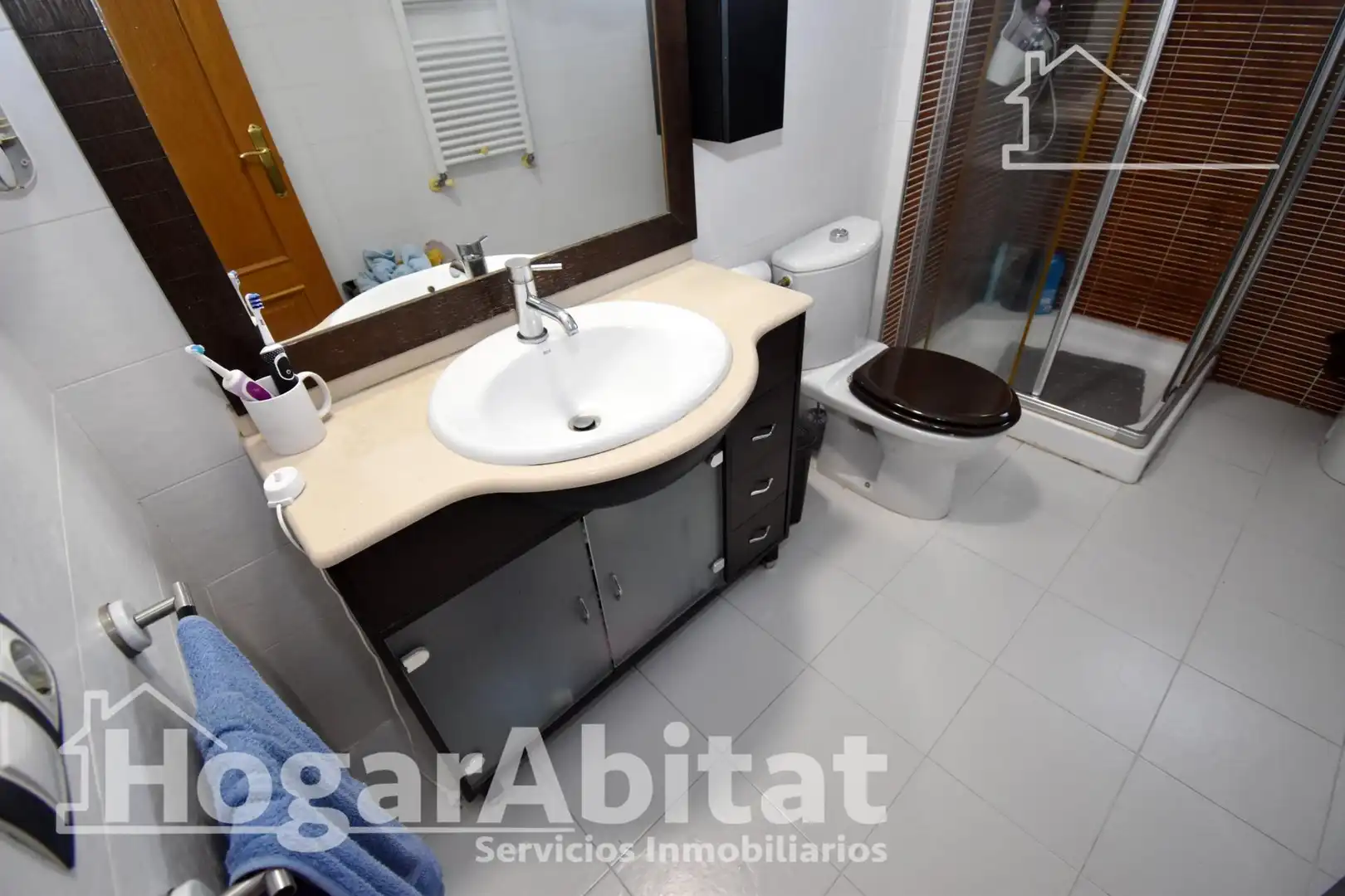 Baño de Casa adosada en venta en Almazora / Almassora con Aire acondicionado, Calefacción y Terraza