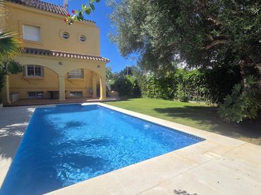 Maison jumelée avec piscine à vendre à Avenida SANTA BEATRIZ DE SILVA