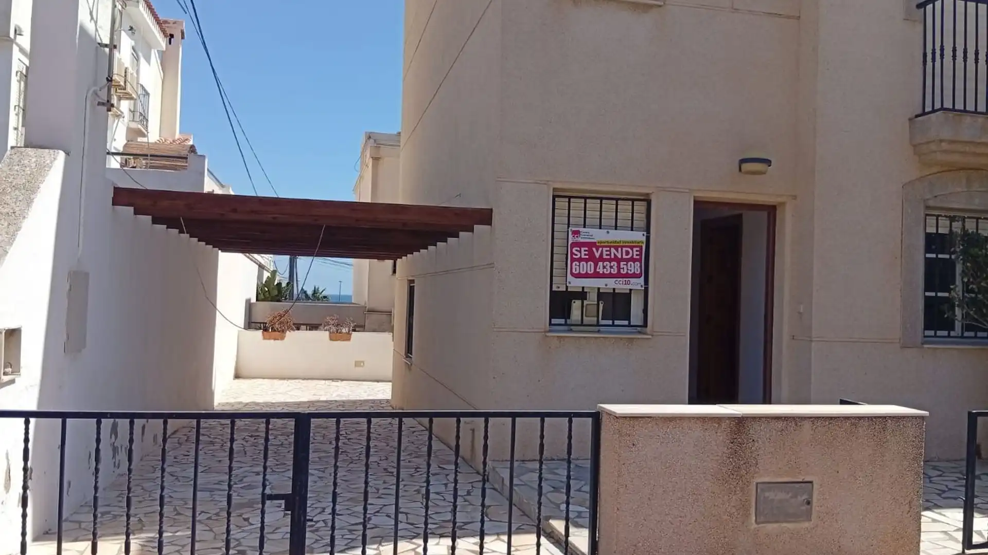 Vista exterior de Casa o xalet en venda en Garrucha amb Terrassa