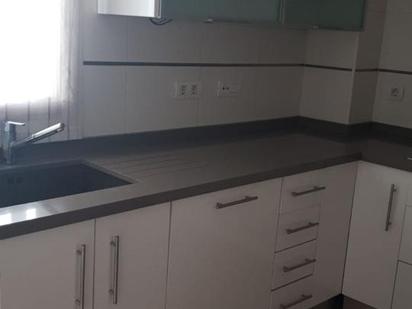 Kitchen of Flat to rent in  Sevilla Capital  with Air Conditioner and Swimming Pool