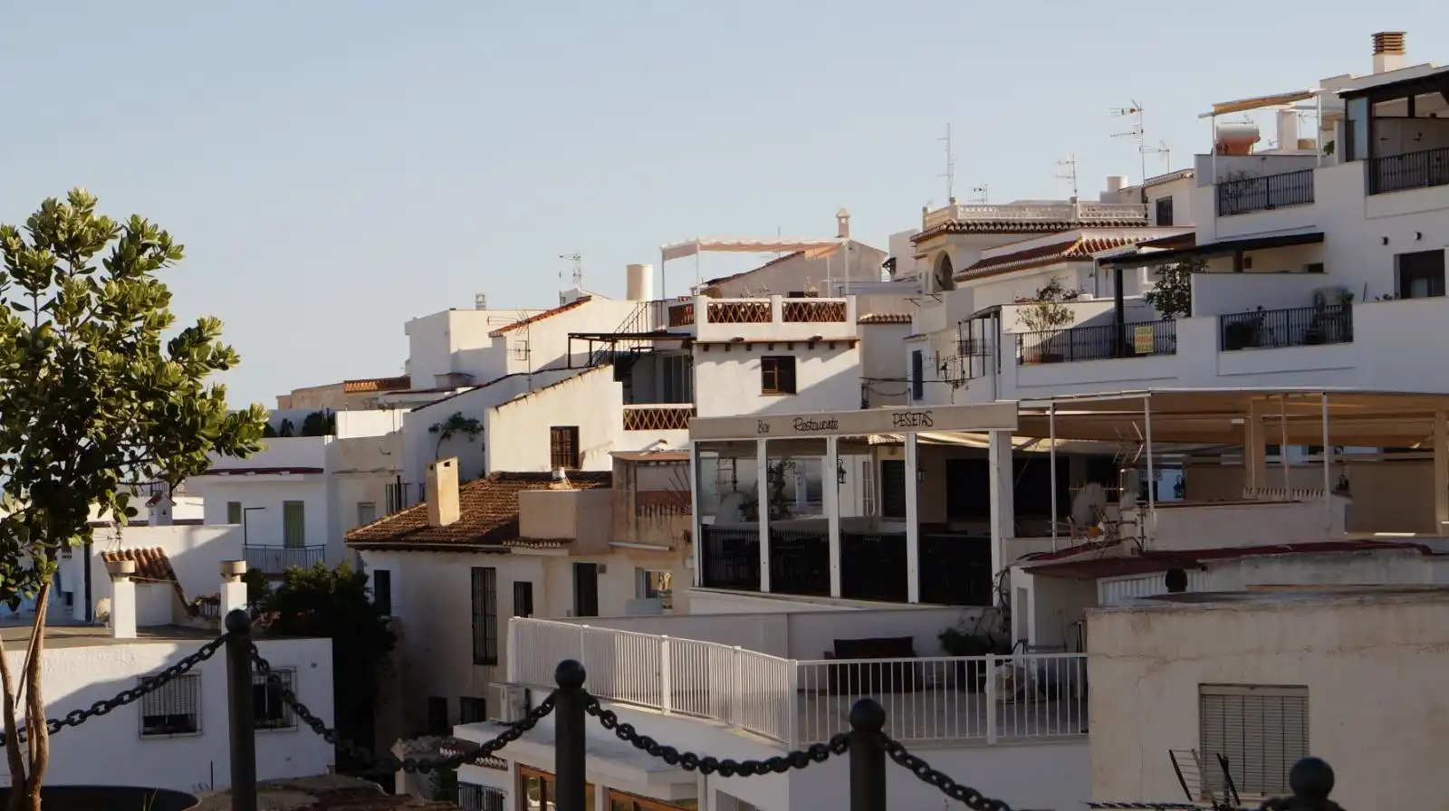 Vista exterior de Casa adosada en venda en Salobreña amb Terrassa