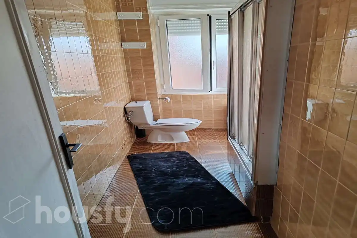 Baño de Piso de alquiler en León Capital  con Calefacción y Amueblado