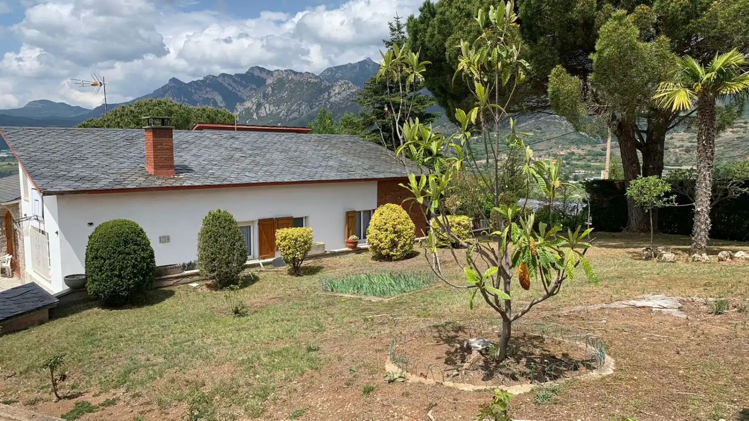 Vista exterior de Casa o chalet en venta en Berga con Calefacción, Jardín privado y Terraza