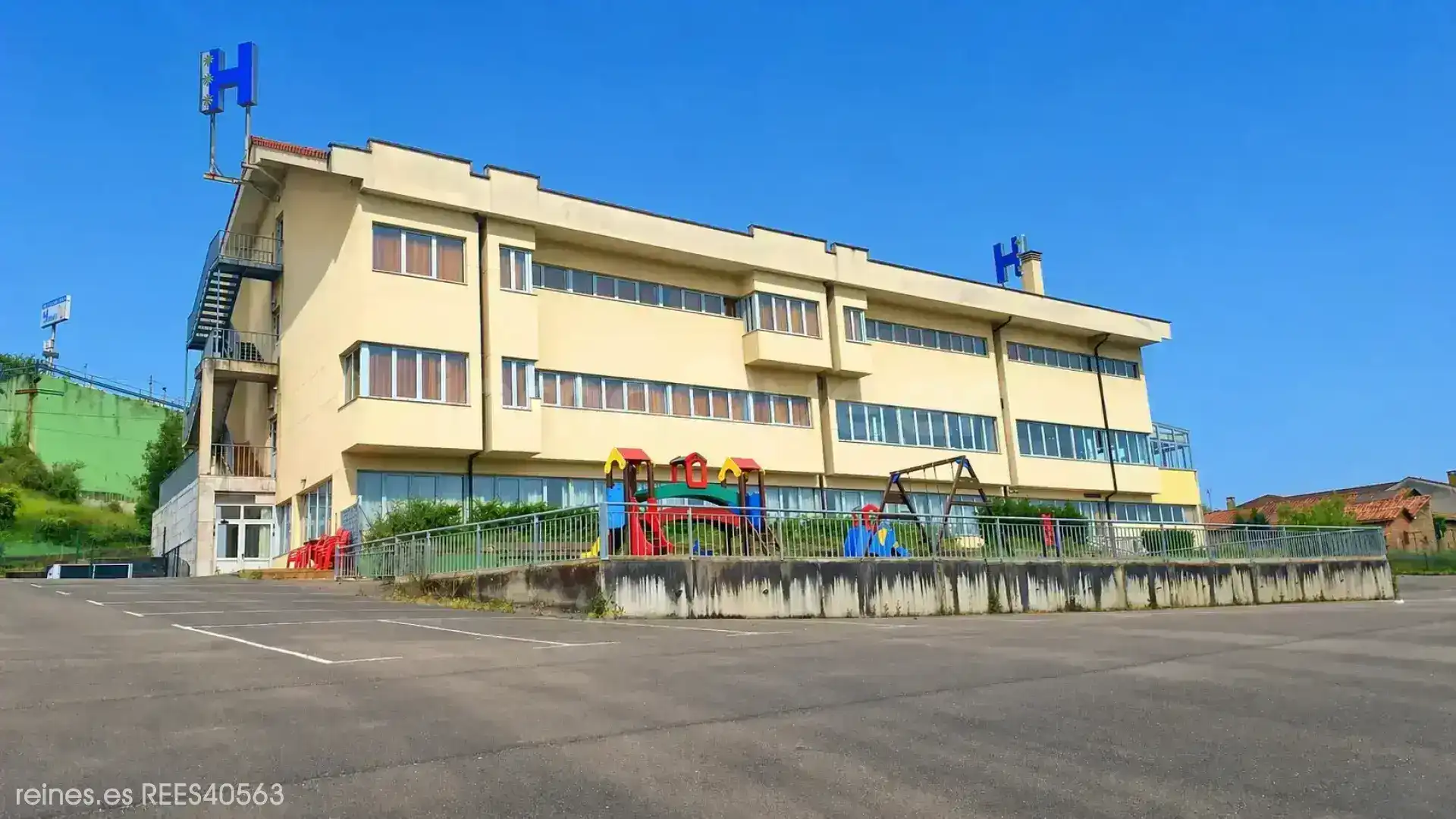 Außenansicht von Gebäude zur Miete in Oviedo 