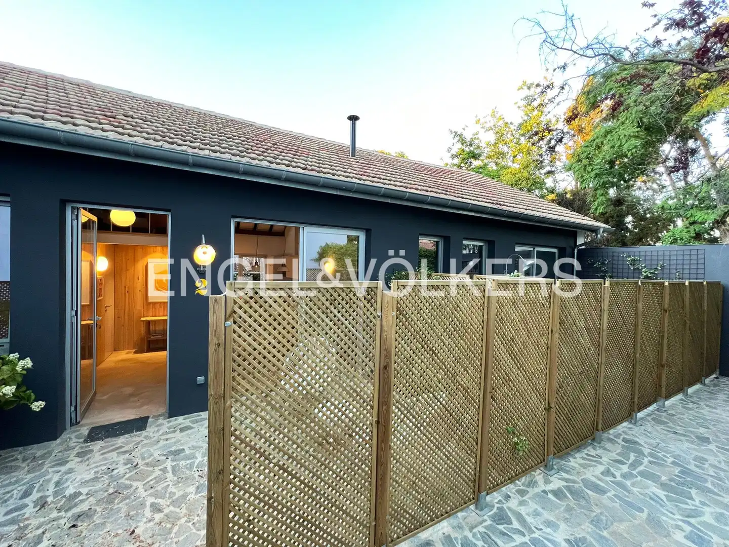 Vista exterior de Casa o chalet en venta en Madrid con Aire acondicionado, Calefacción y Jardín privado