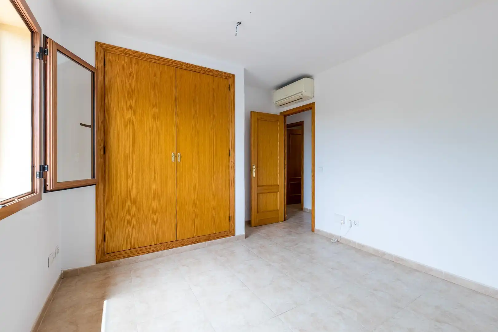 Habitación de Casa adosada de alquiler en  Palma de Mallorca con Aire acondicionado, Terraza y Alarma