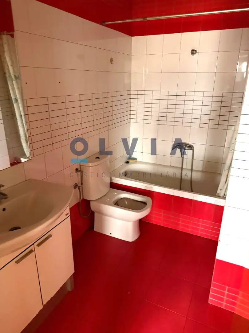 Badezimmer von Wohnung zum Verkauf in Deltebre mit Balkon