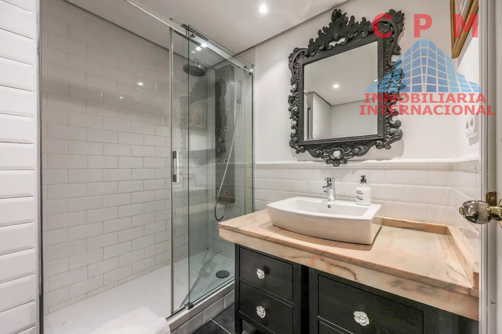 Badezimmer von Wohnung zur Miete in Madrid mit Klimaanlage, Heizung und Parkett