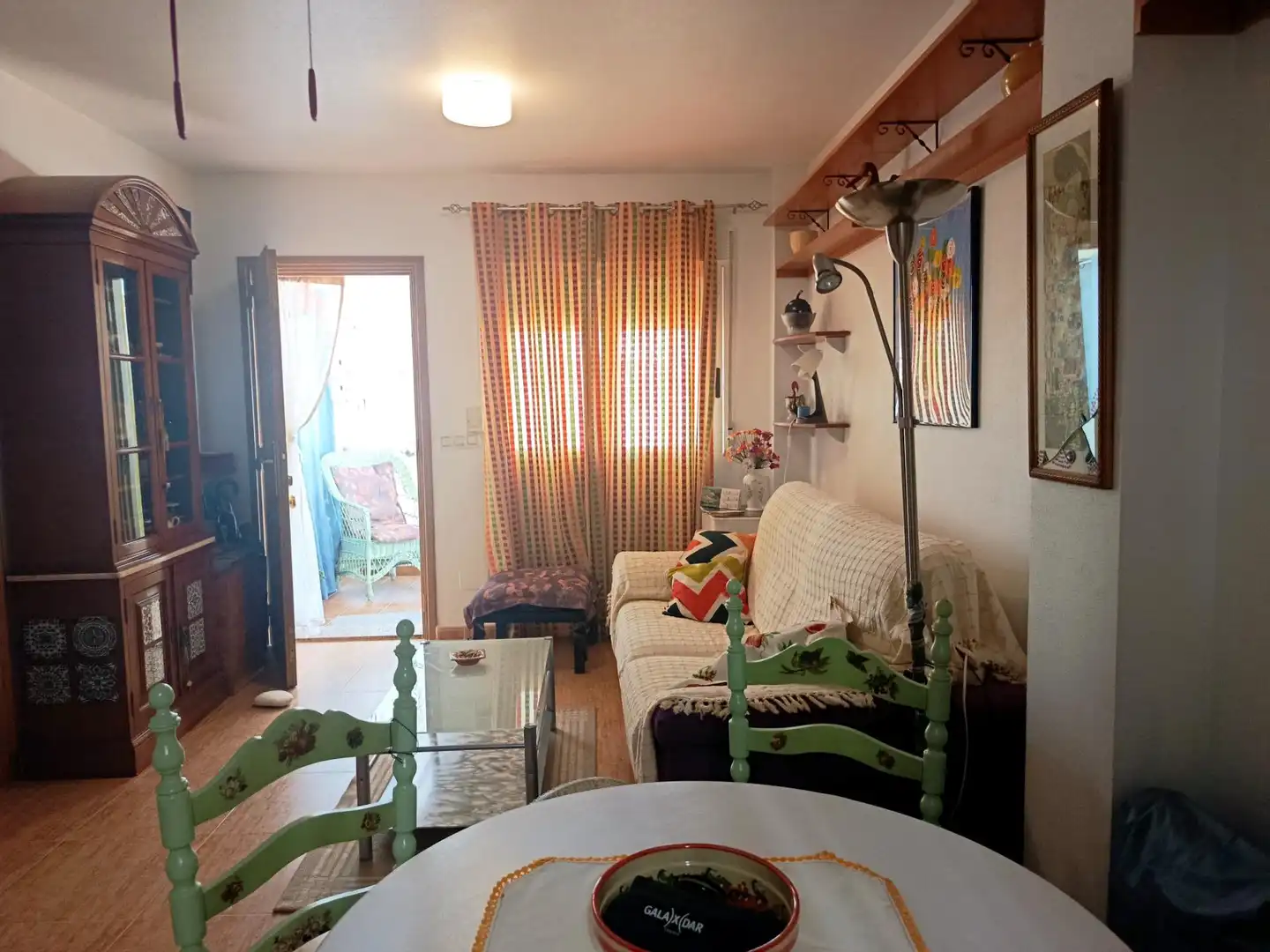 Sala d'estar de Casa adosada en venda en Castalla amb Jardí privat, Terrassa i Moblat