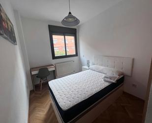 Bedroom of Flat to share in  Madrid Capital  with Heating and Washing machine