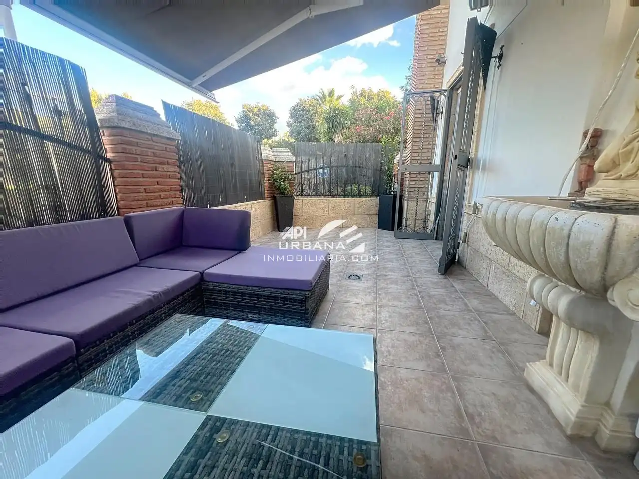 Houses for sale in Los Almendros, Jardin Lucena