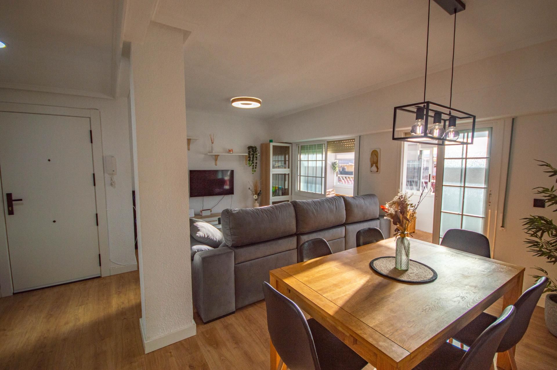 Sala d'estar de Àtic en venda en Elda amb Aire condicionat i Terrassa