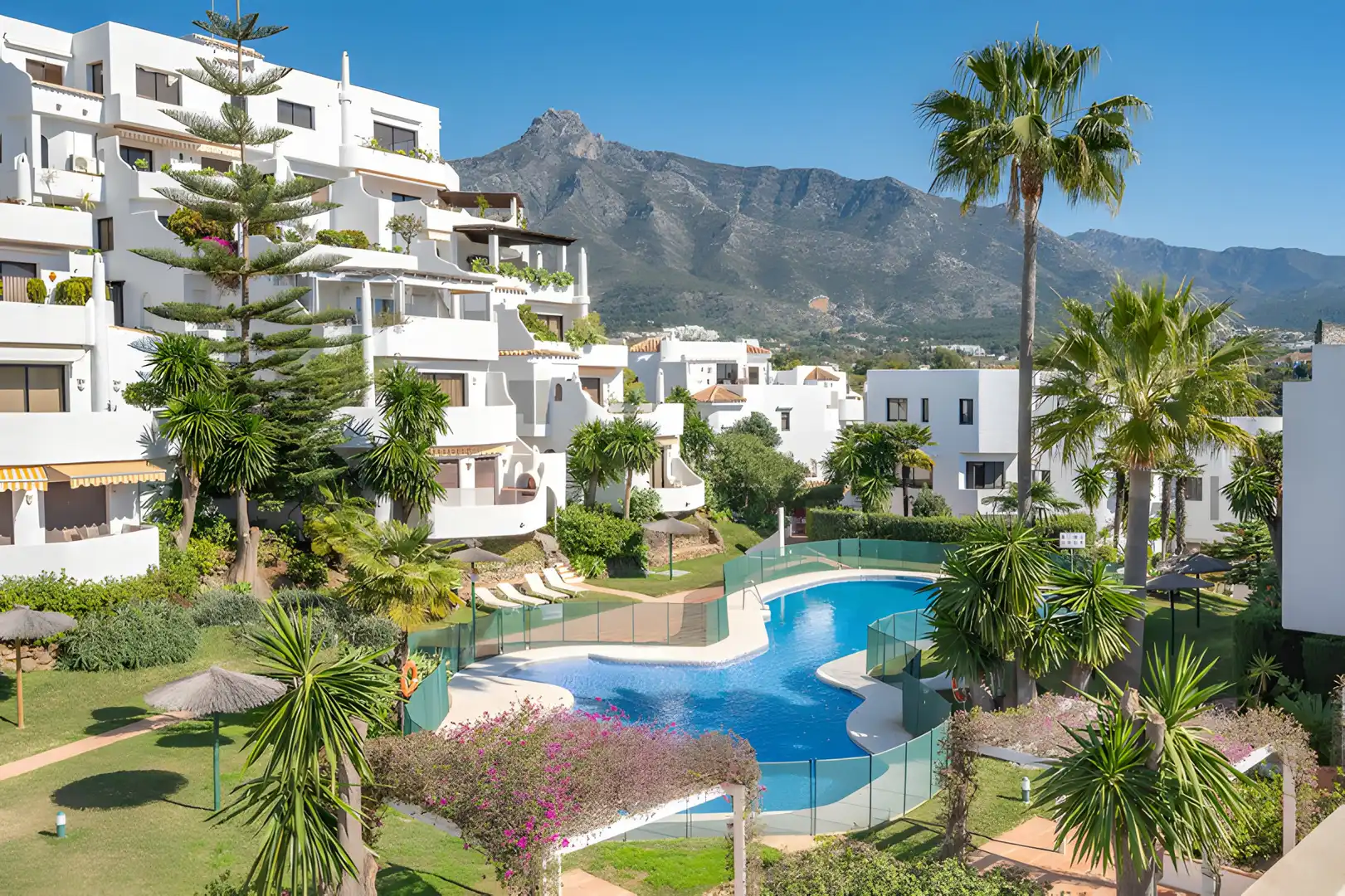 Dúplex amb piscina en venda a Milla de Oro