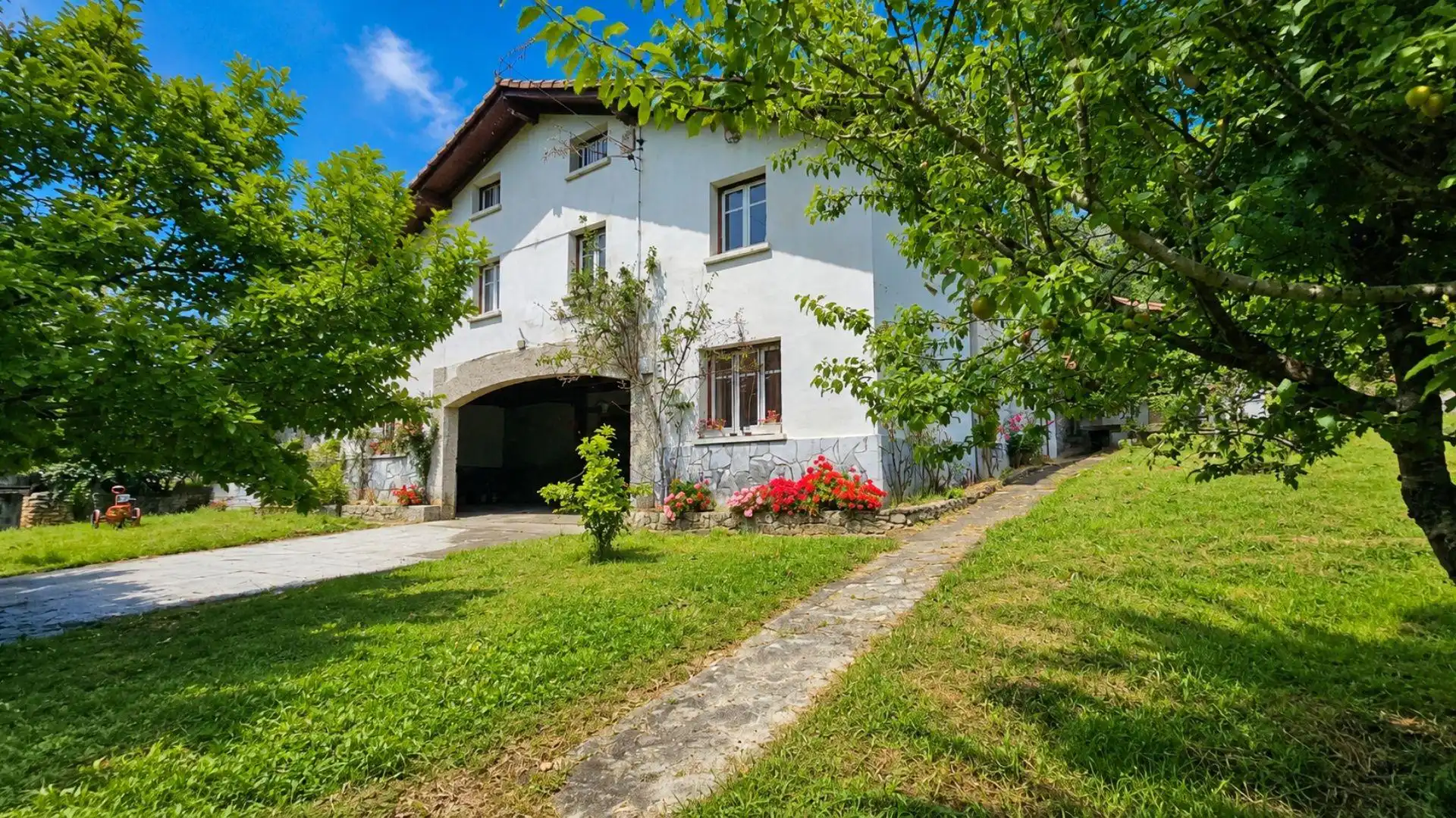 Vista exterior de Casa o xalet en venda en Markina-Xemein amb Jardí privat