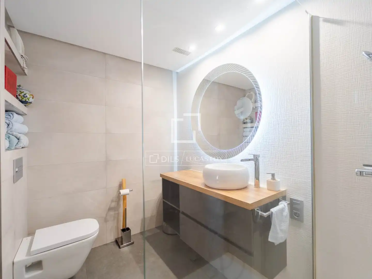 Baño de Piso en venta en Valencia con Aire acondicionado, Calefacción y Terraza