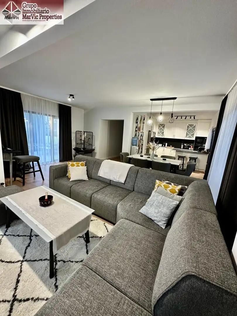 Sala d'estar de Casa o xalet en venda en Benidorm amb Aire condicionat, Terrassa i Piscina