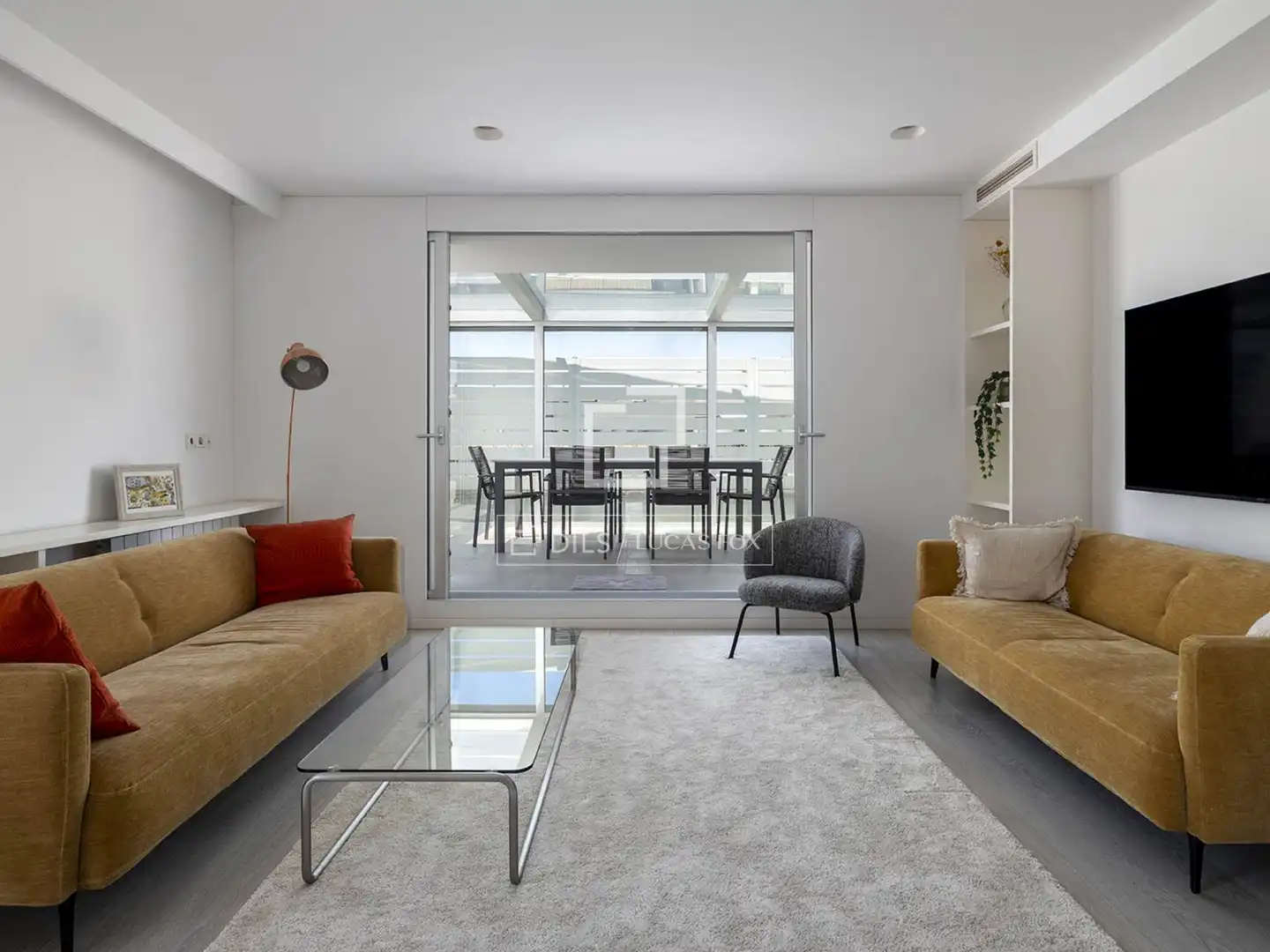 Wohnzimmer von Dachboden zur Miete in Barcelona mit Klimaanlage, Terrasse und Möbliert