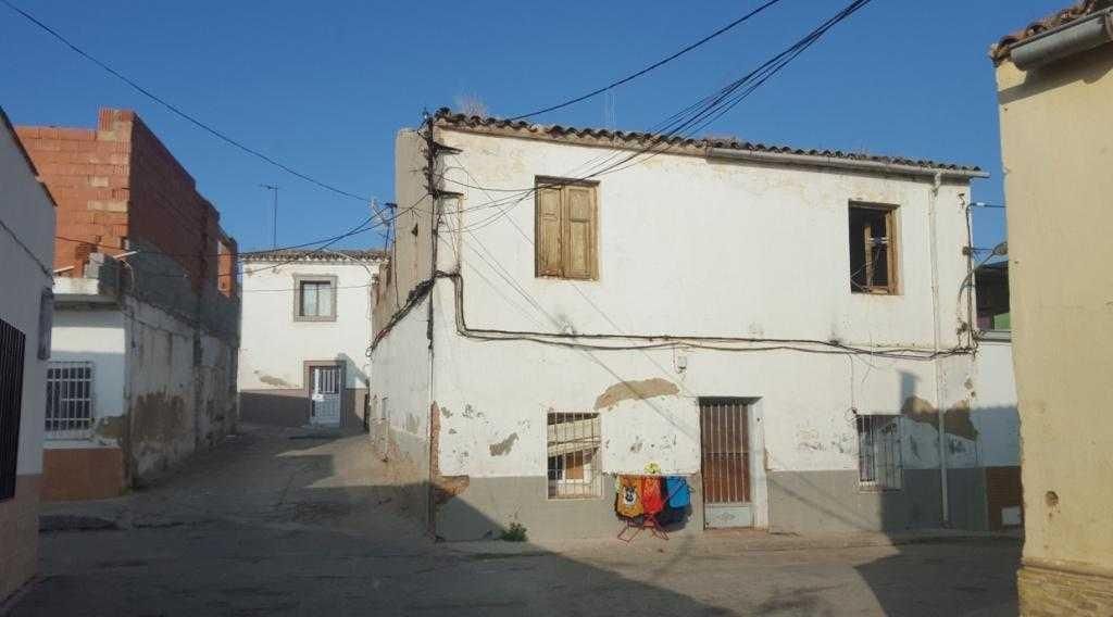 Vista exterior de Casa o xalet en venda en Linares amb Terrassa