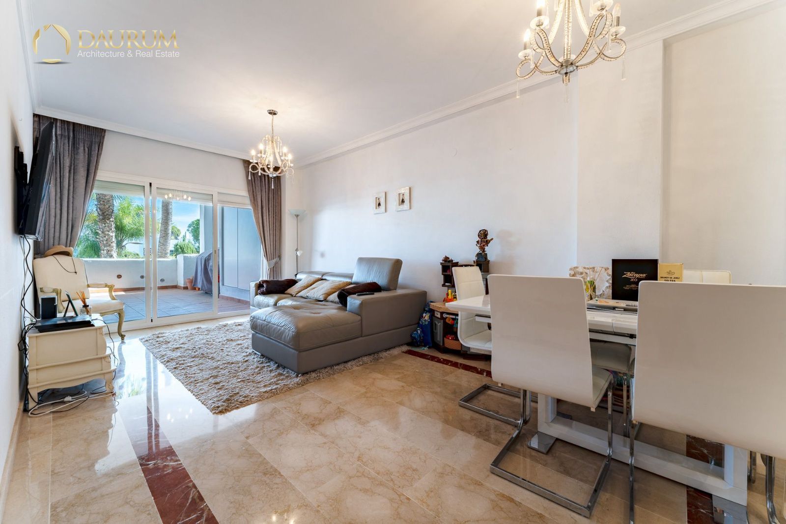 Living room of Flat for sale in Estepona  with Air Conditioner, Heating and Terrace