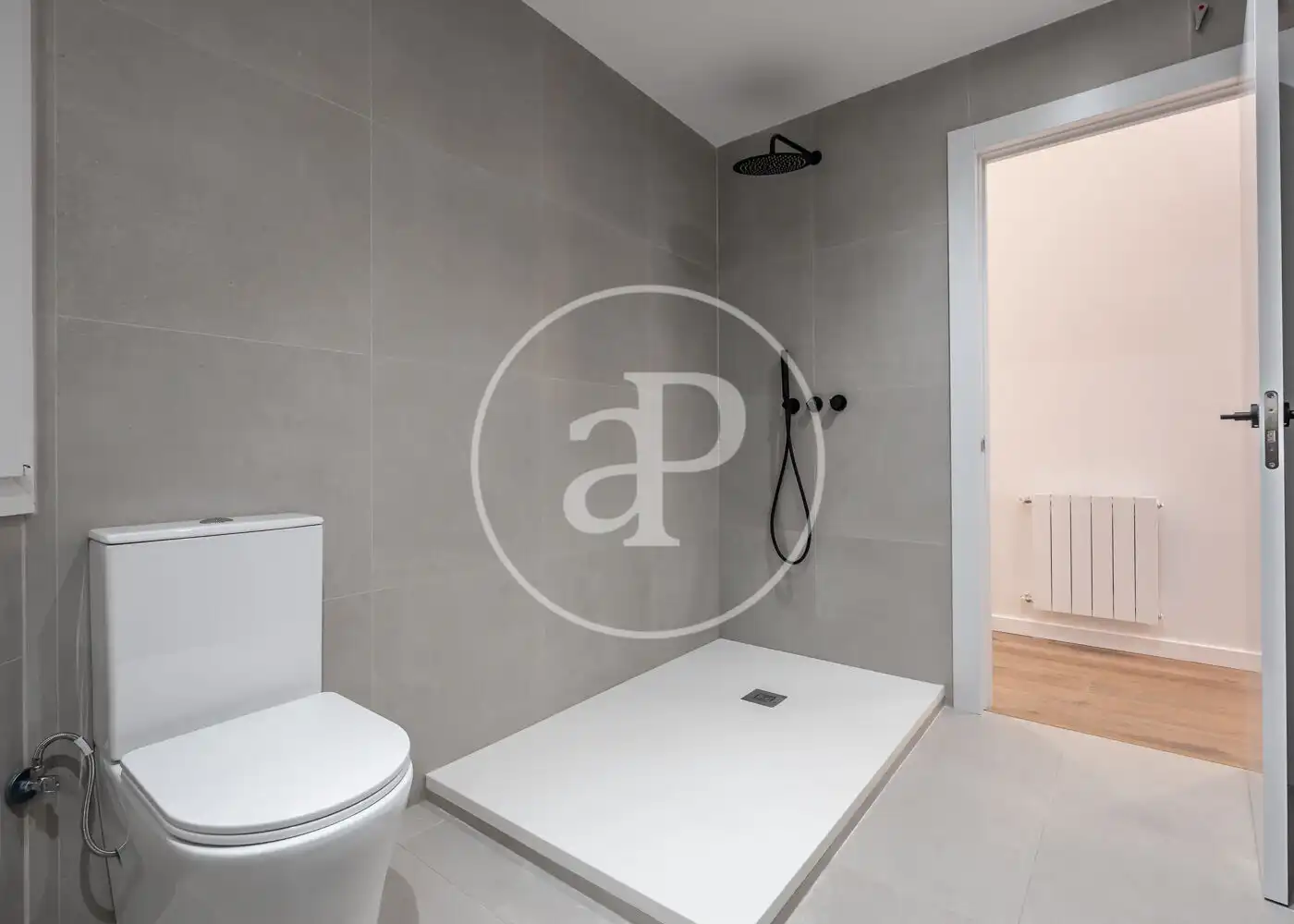 Badezimmer von Wohnung zum Verkauf in Madrid mit Klimaanlage, Heizung und Abstellraum