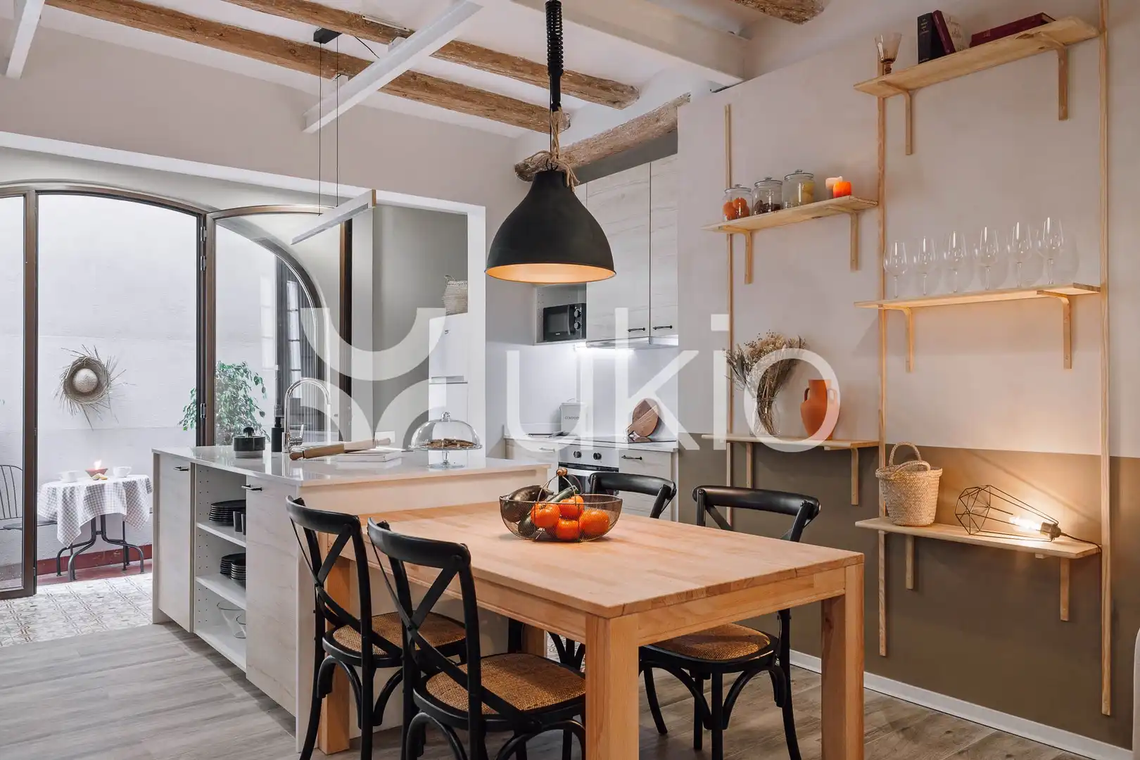Cuina de Apartament de lloguer en Barcelona amb Aire condicionat, Moblat i Rentadora