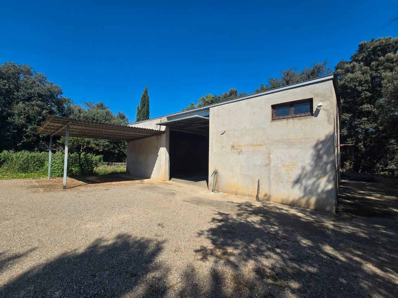 Exterior view of Industrial buildings to rent in Quart