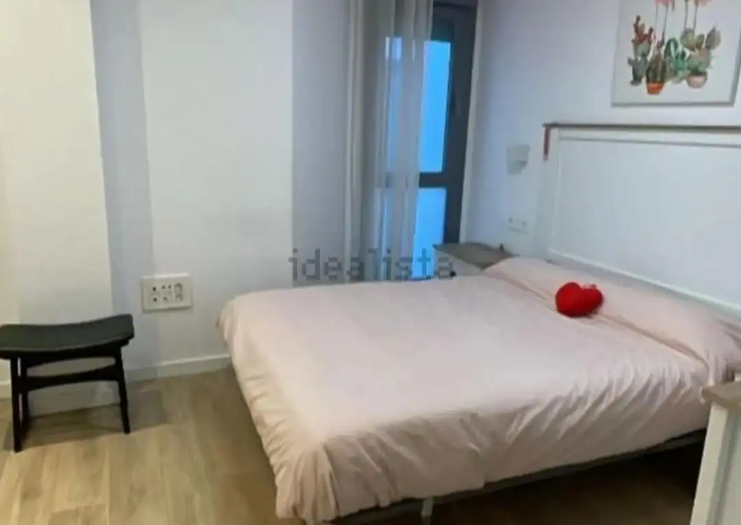 Dormitori de Pis de lloguer en Almería amb Aire condicionat i Moblat