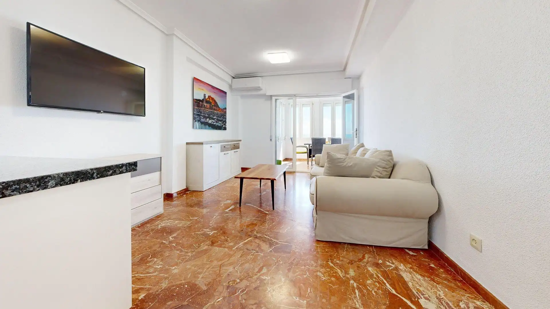 Sala d'estar de Apartament de lloguer en Elche / Elx amb Aire condicionat, Jardí privat i Terrassa
