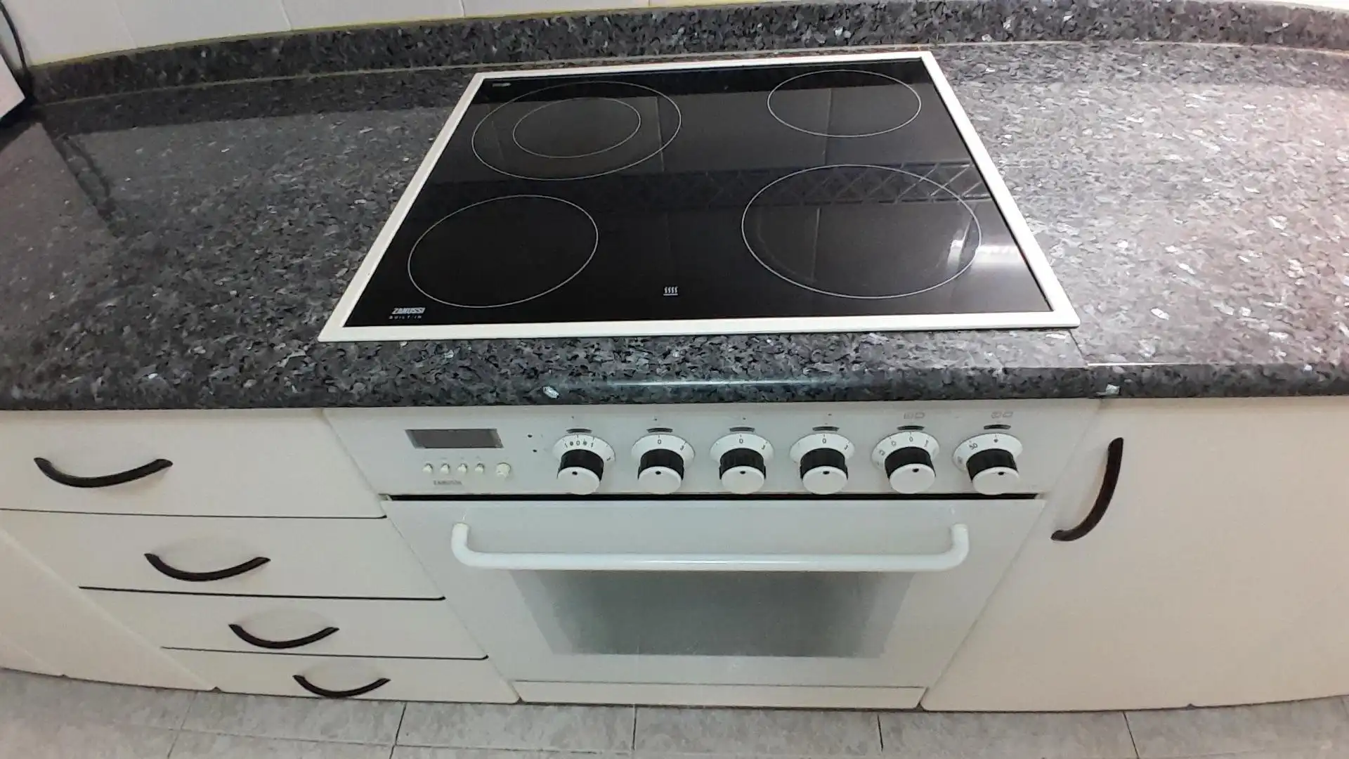 Cuina de Pis en venda en Yecla amb Aire condicionat, Calefacció i Terrassa