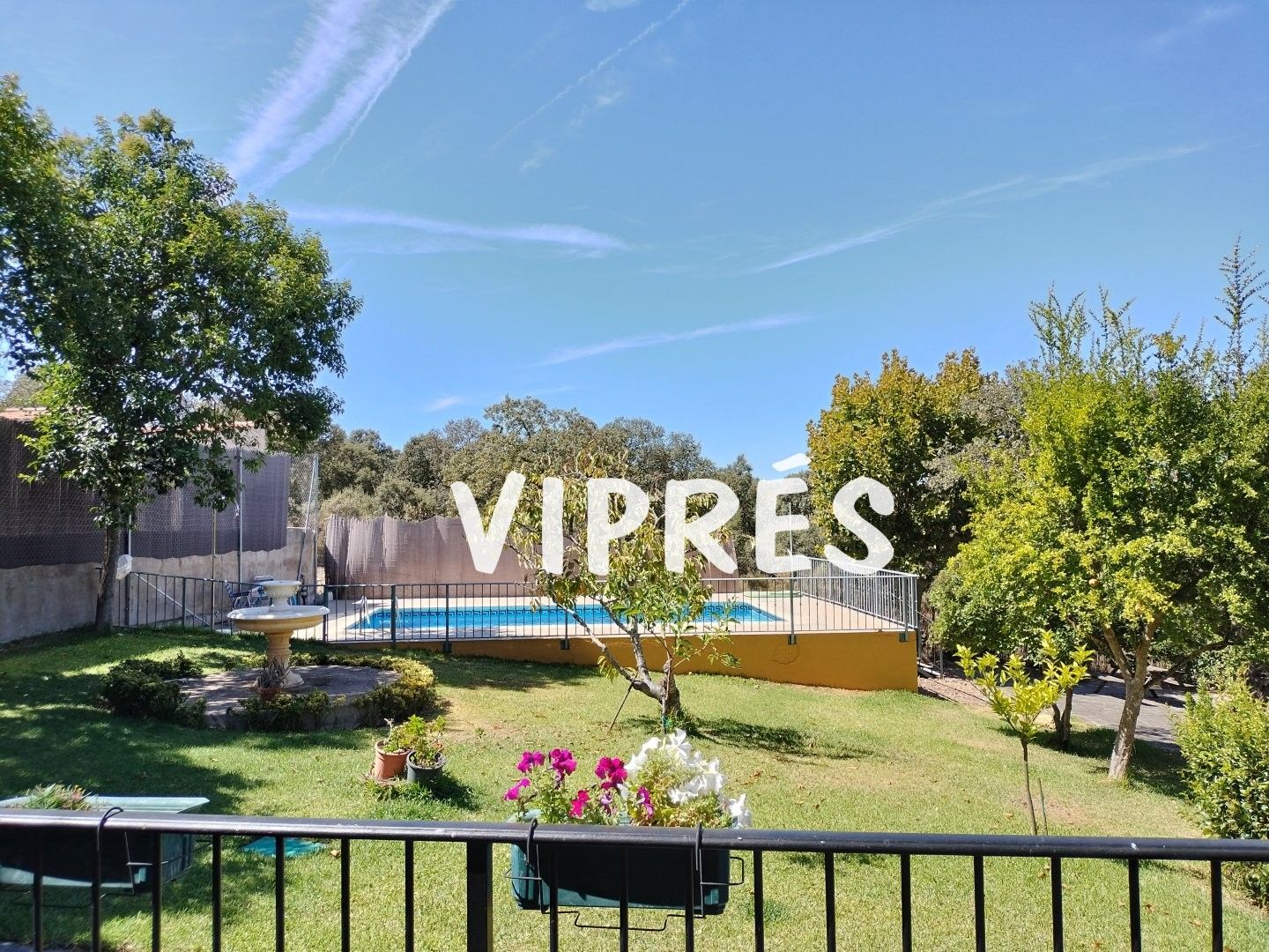 Vista exterior de Casa o xalet en venda en Cáceres Capital amb Aire condicionat, Calefacció i Piscina