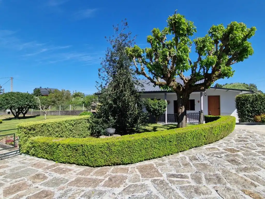 Jardín de Casa o chalet en venta en Ourense Capital  con Calefacción, Jardín privado y Parquet