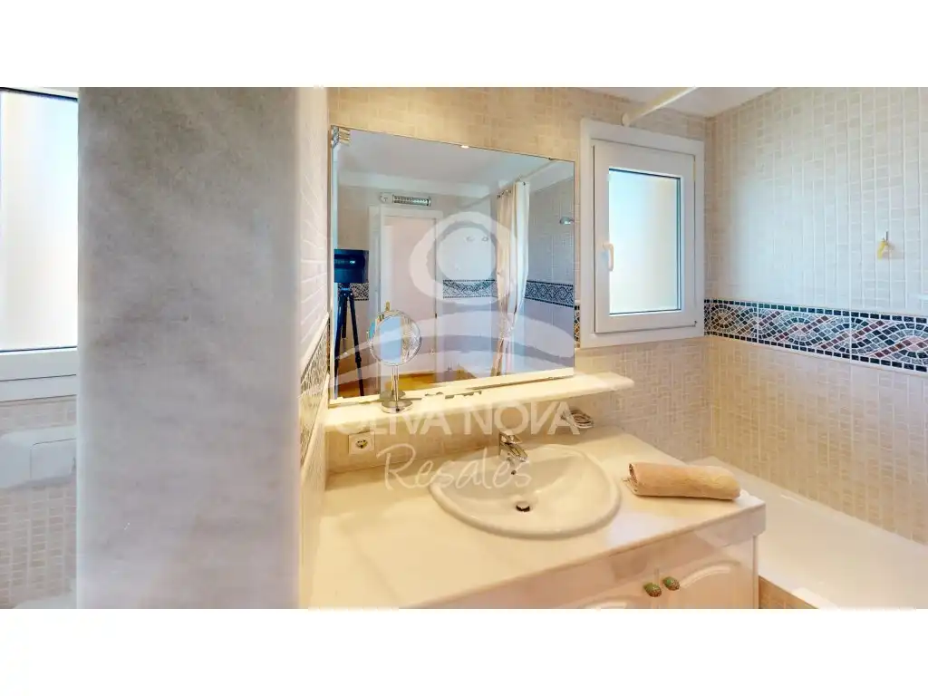 Baño de Casa o chalet en venta en Oliva con Terraza y Piscina