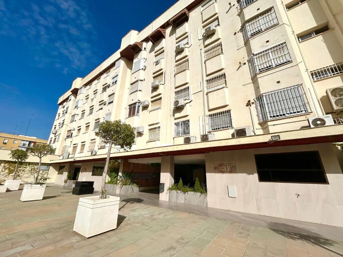 Vista exterior de Piso de alquiler en  Sevilla Capital con Terraza y Trastero