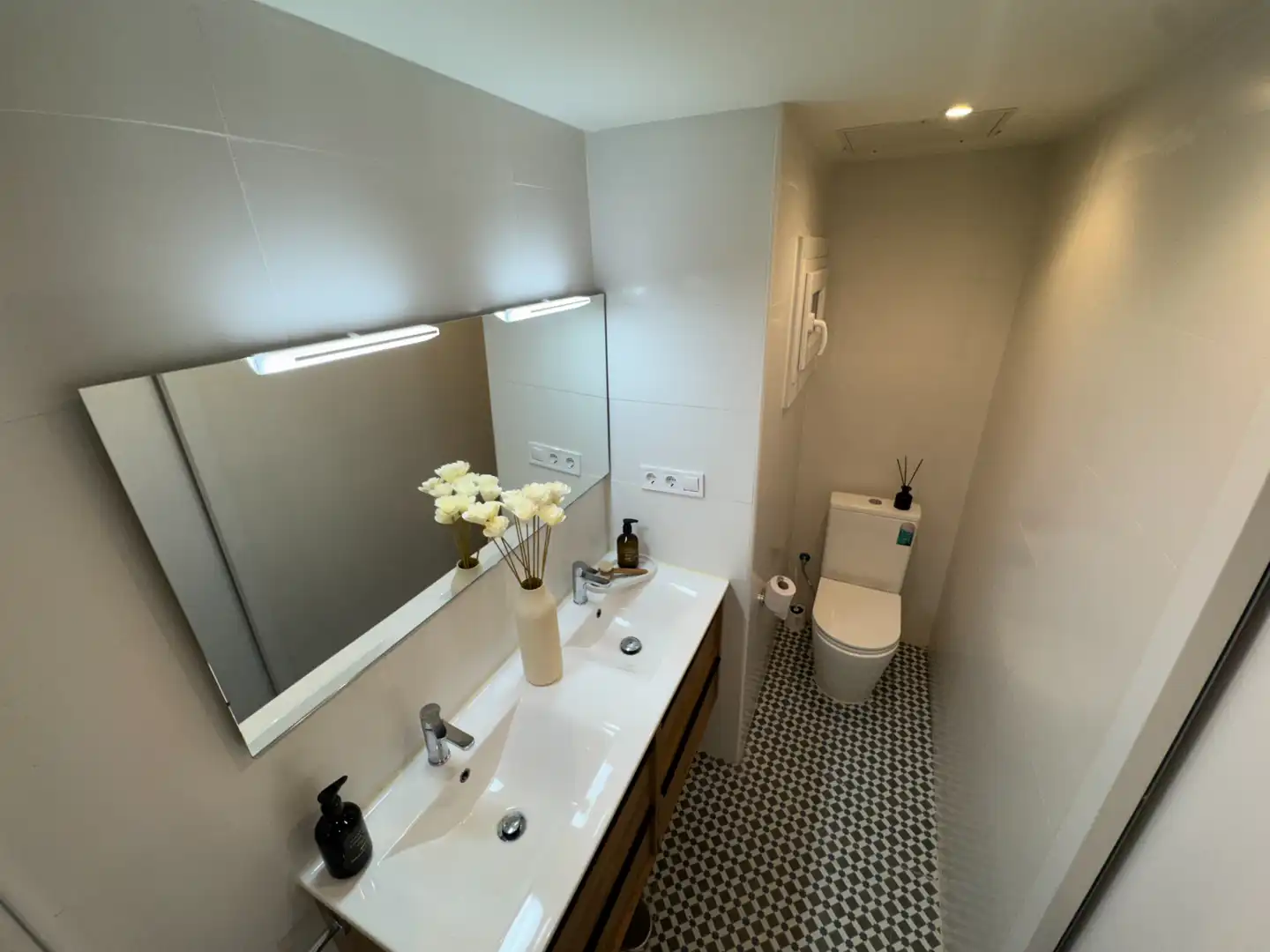 Badezimmer von Wohnung zur untervermieten in Madrid mit Klimaanlage, Heizung und Möbliert