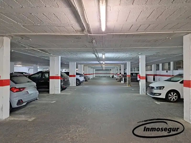 Parking de Piso en venta en Salou con Terraza, Amueblado y Piscina comunitaria