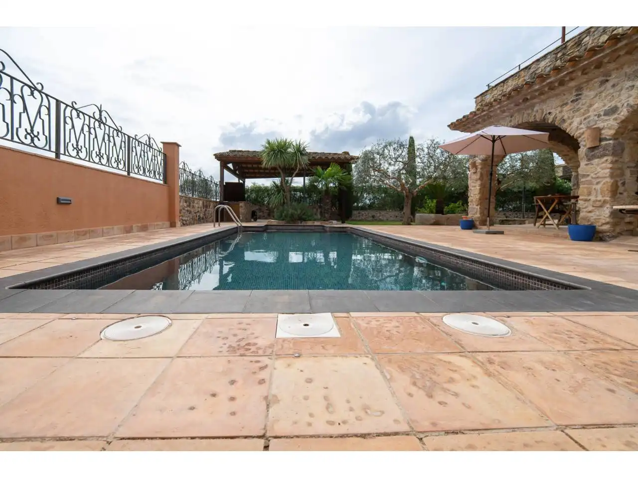 Piscina de Finca rústica de lloguer en Garrigàs, Girona