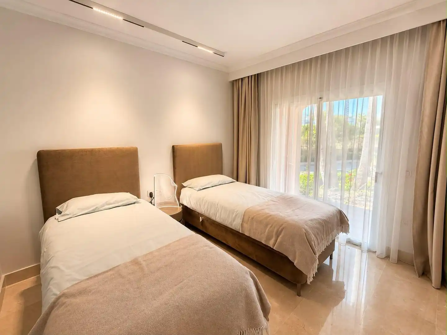 Bedroom of Ground floor for rent in Marbella  with Air Conditioner, Terrace and Swimming Pool