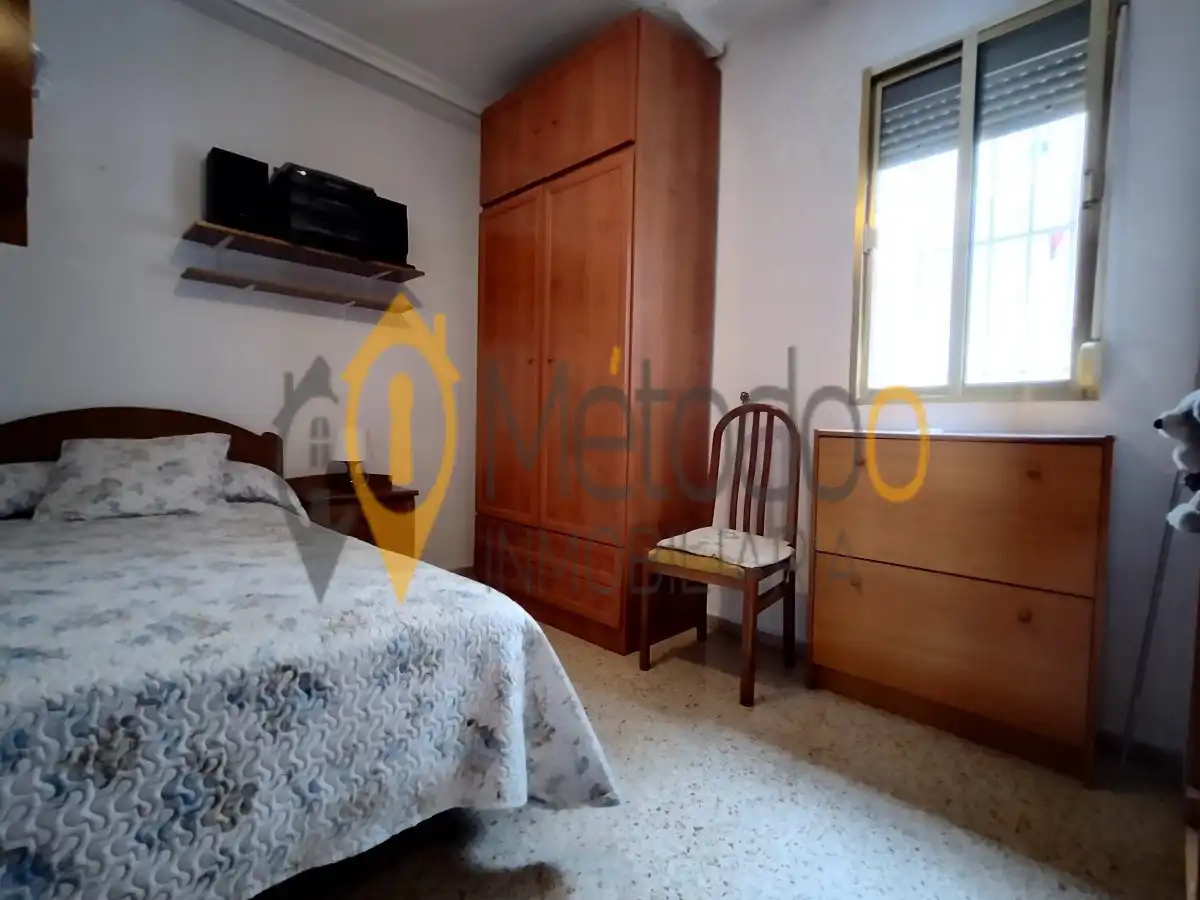Bedroom of Flat for sale in Sevilla  with Air Conditioner, Heating and Furnished