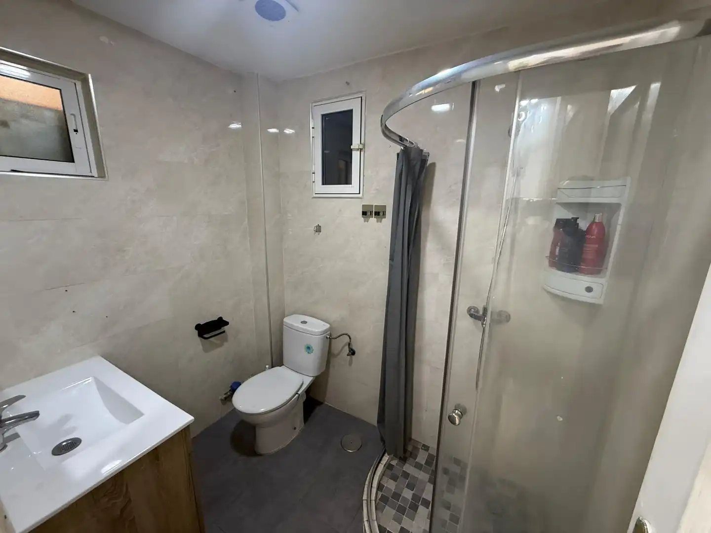 Badezimmer von Wohnungen zum Verkauf in Madrid mit Klimaanlage und Terrasse