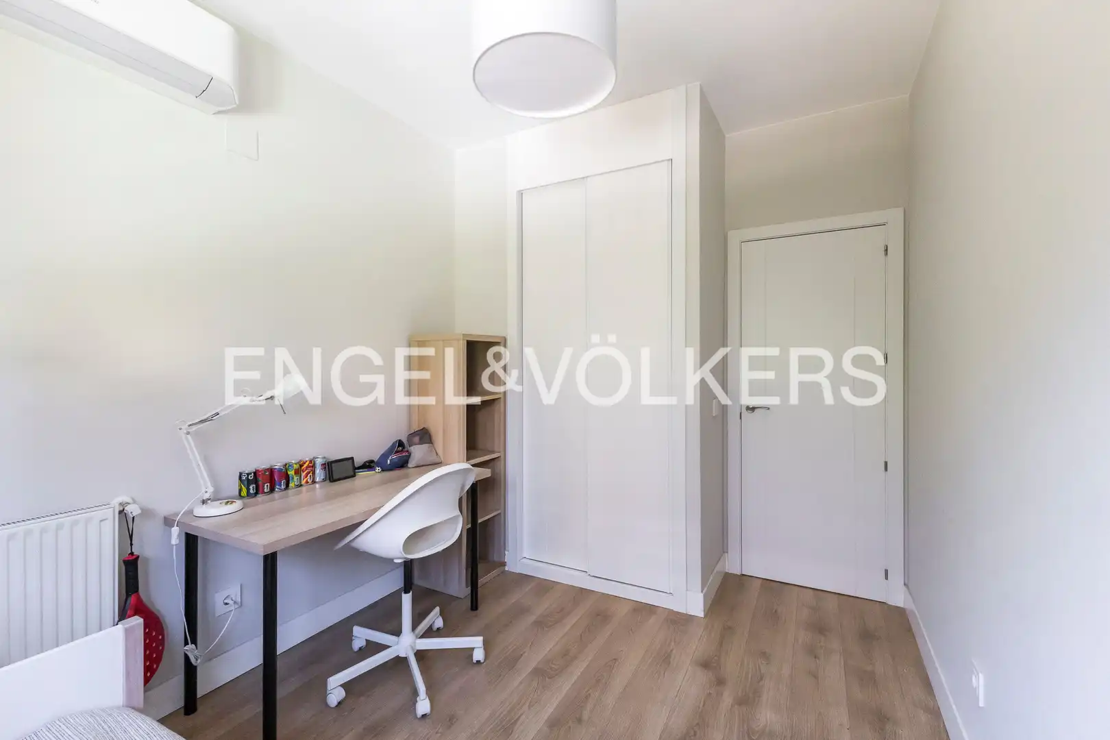 Bedroom of Apartments for sale in Madrid  with Air Conditioner, Heating and Private garden