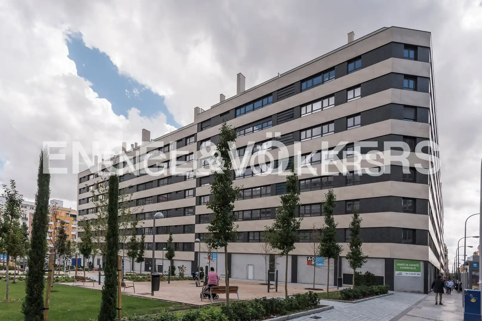 Vista exterior de Àtic de lloguer en Madrid amb Aire condicionat, Calefacció i Jardí privat