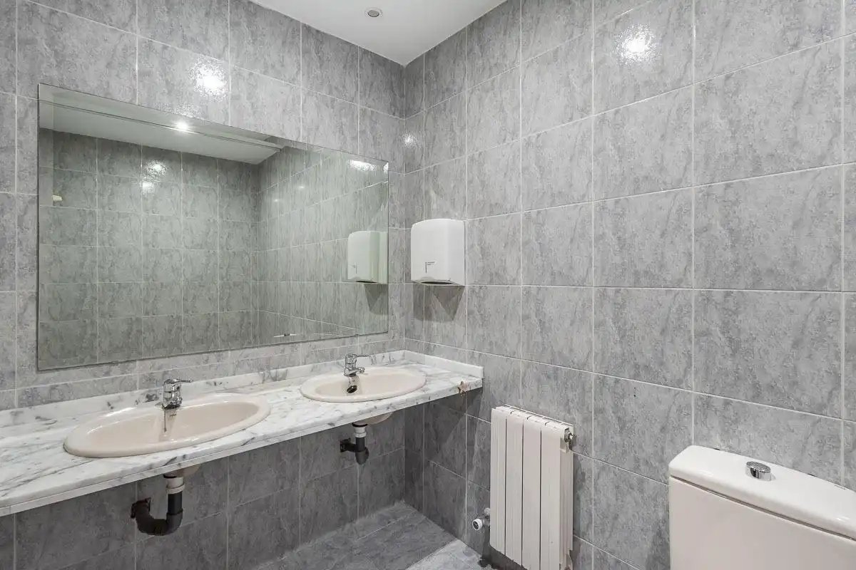 Bathroom of Flat for rent in Ronda
